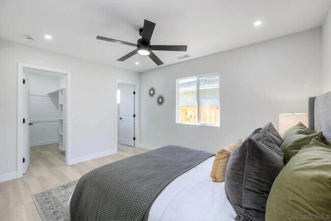 Building Photo - 436 Date Ave