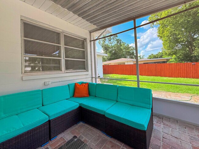 Building Photo - 904 15th St NE