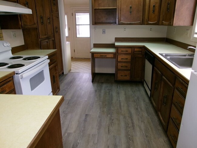 Building Photo - 36 N Peach St