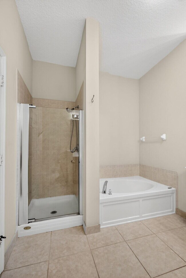 Building Photo - 4991 Bonsai Cir