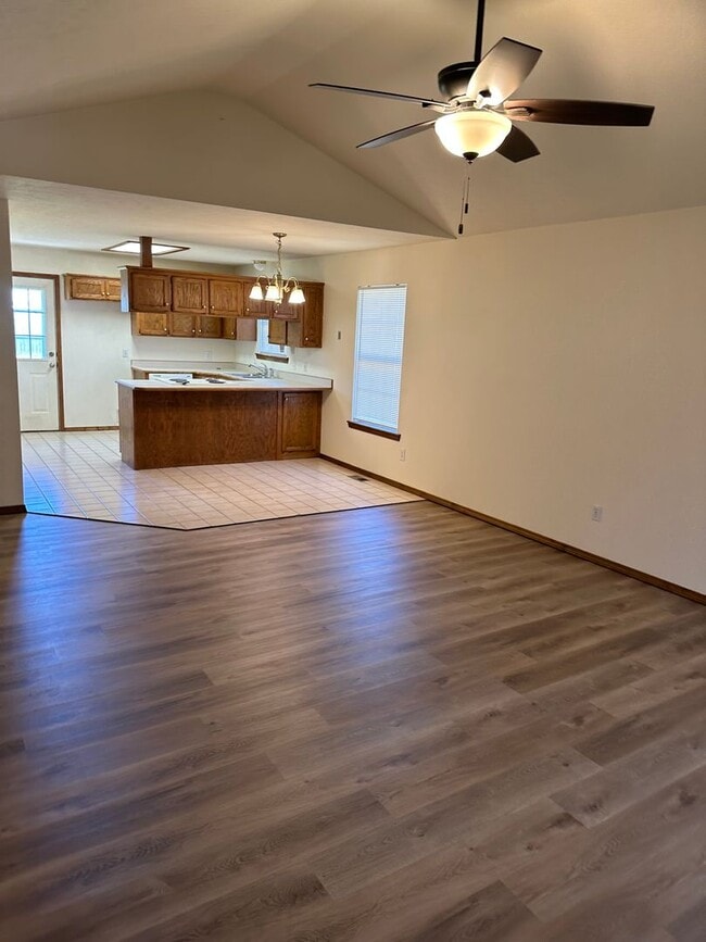 Building Photo - 863 S Hickory Ln