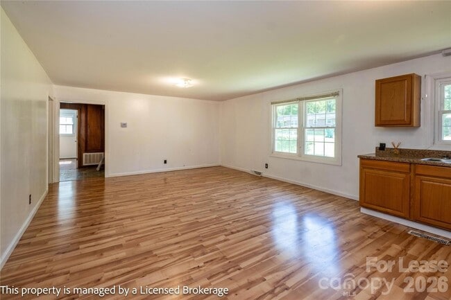 Building Photo - 234 Poplin St