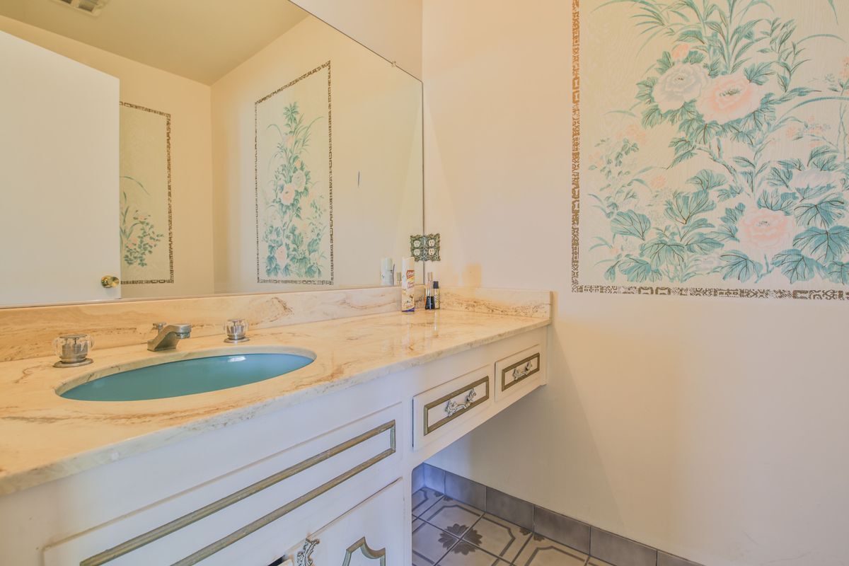 Building Photo - 3744 Pine Ave