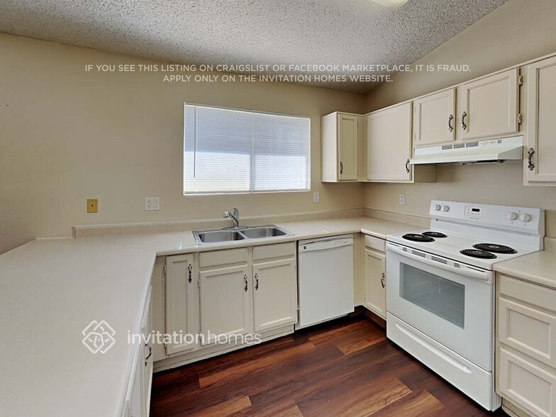 Building Photo - 11102 N 79th Ave