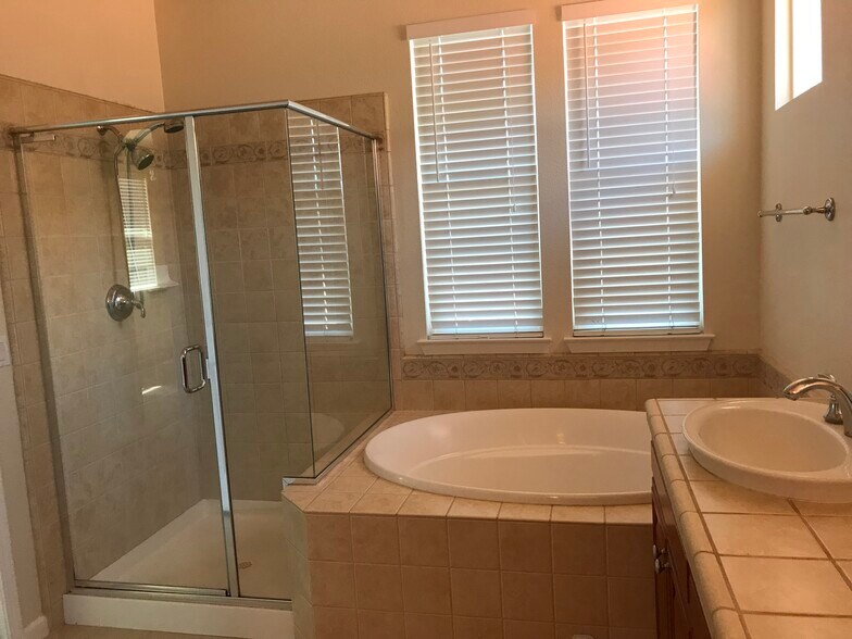 Building Photo - 3565 Rocking Horse Ct
