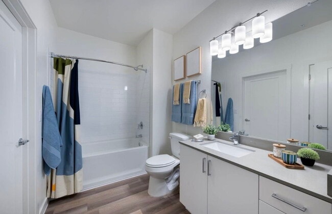 Building Photo - 2105 Forum Dr