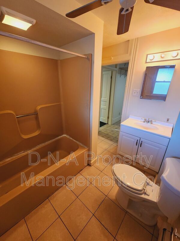 Building Photo - 503 Thomas St