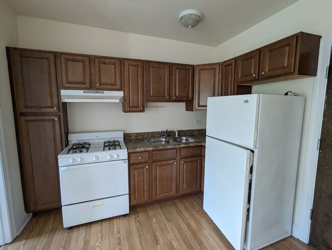 Building Photo - 2600 N Kimball Ave