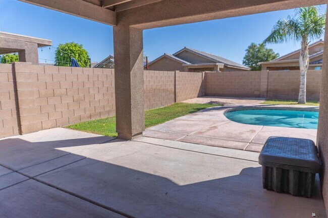 Building Photo - 2549 S 42nd Ave