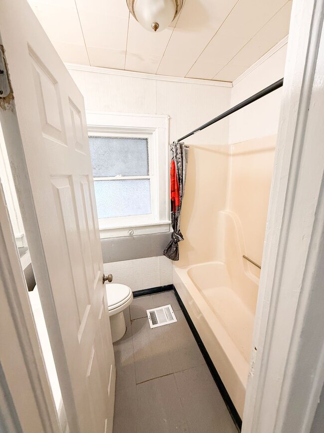 Building Photo - Cozy 2 bed 1 bath!