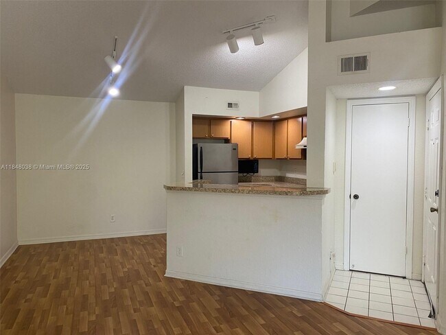 Building Photo - 12980 Vista Isles Dr
