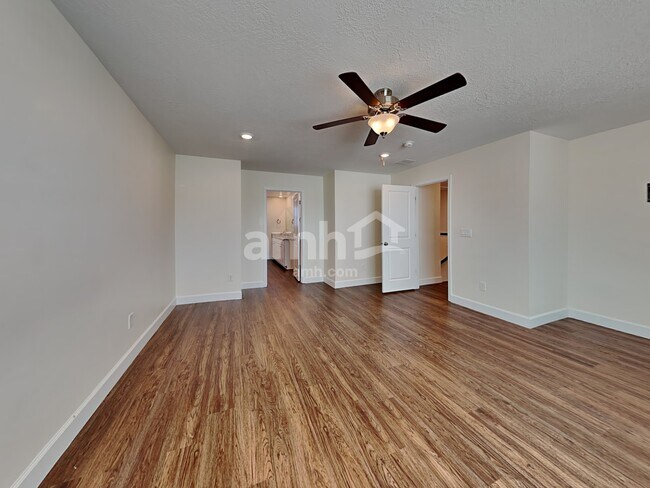 Building Photo - 2308 E Tumbleweed Rd