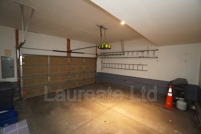 Building Photo - 9013 Old Tom Morris Cir