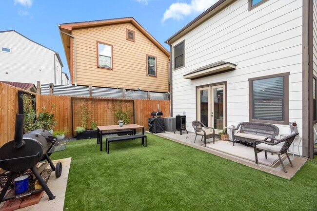 Building Photo - 5907 Kiam St