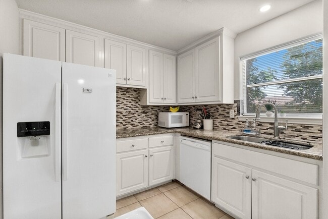 Building Photo - 16305 Many Trees Ln