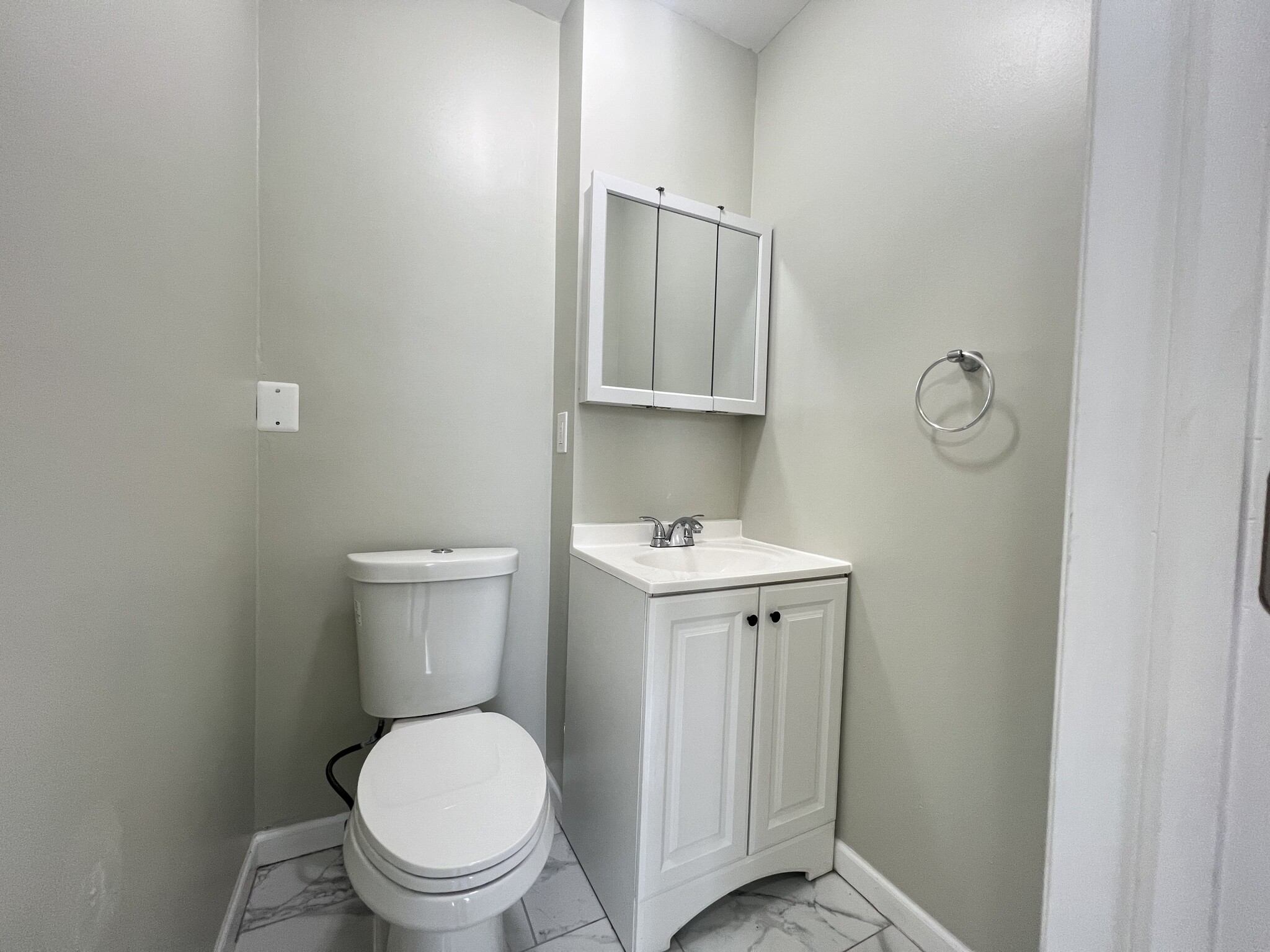 96 Eaton Pl 1B - 94 Eaton Pl