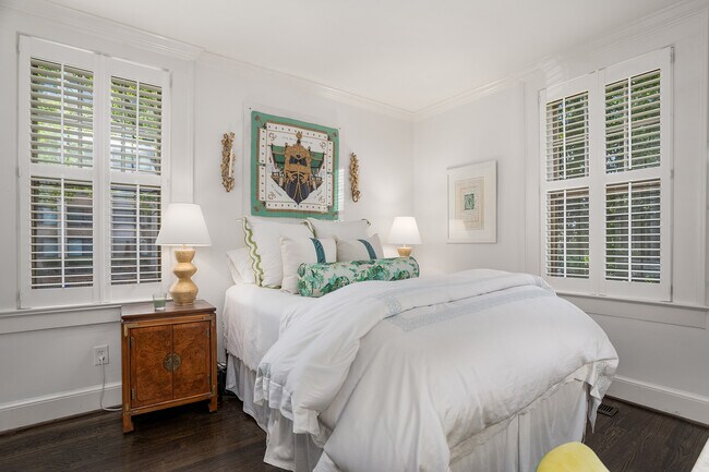 Building Photo - 2260 Peachtree Rd