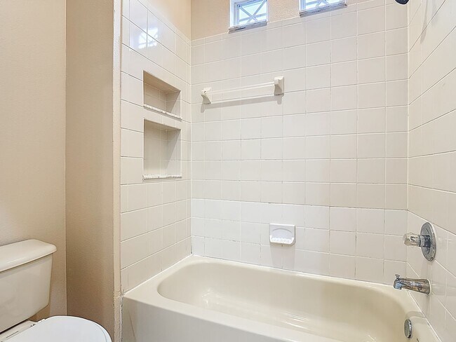Building Photo - 3/2.5 Townhome