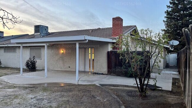 Building Photo - Remodeled 3 bedroom/ 2 bathroom home *MOVE IN SPECIAL OAC*