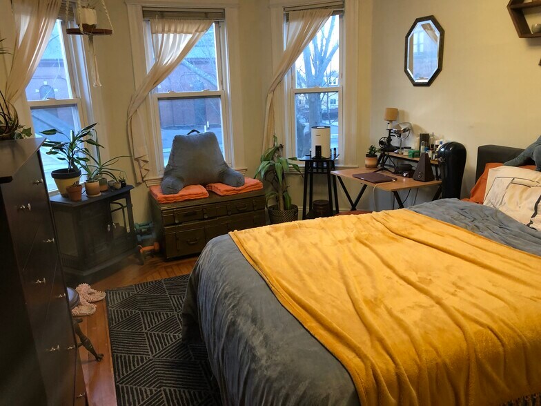 Building Photo - 231 Harvard St