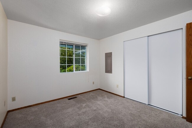 Building Photo - Charming 3-Bedroom Duplex Minutes from JBL...