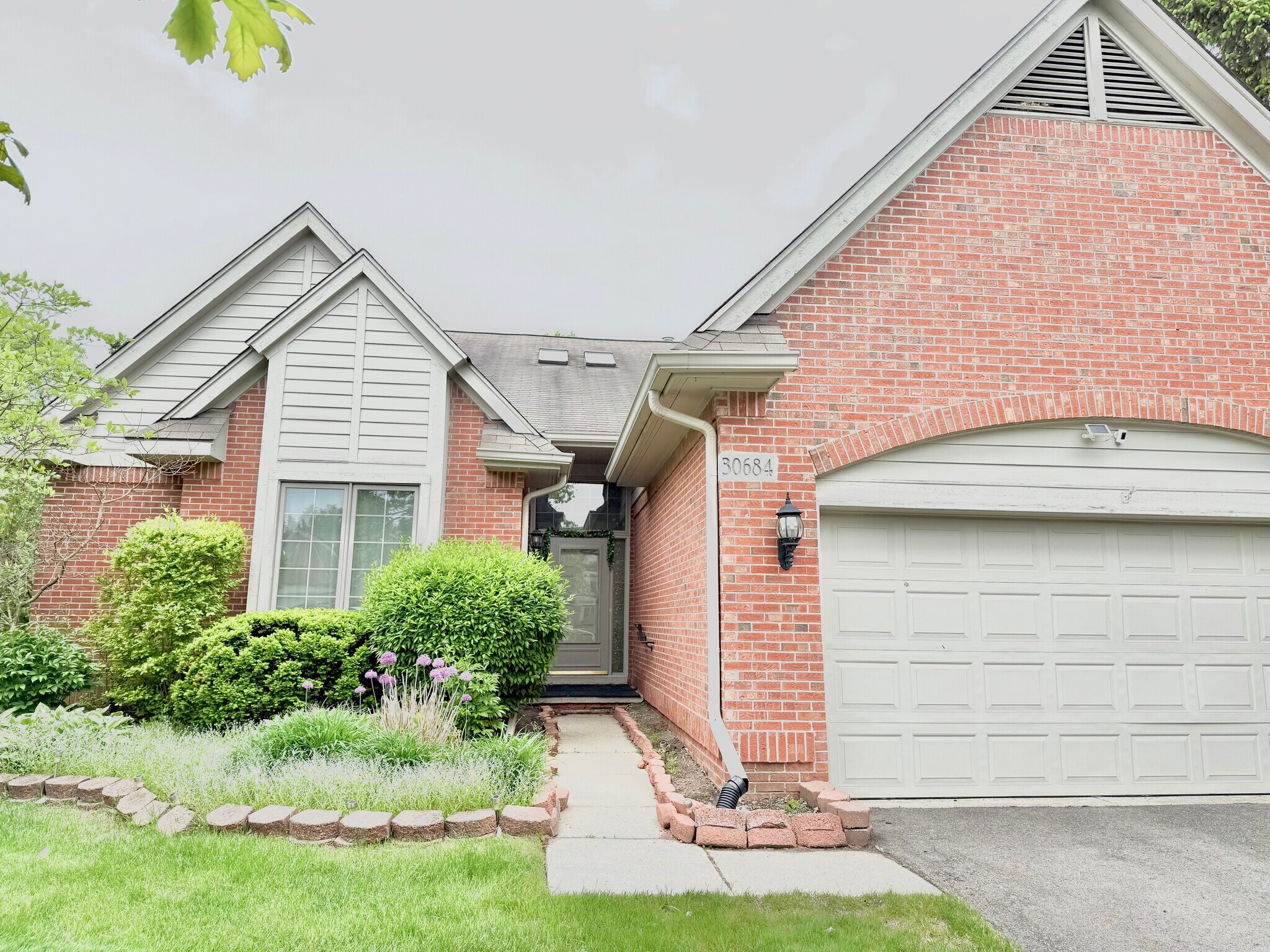 Building Photo - 30684 Tanglewood Trl