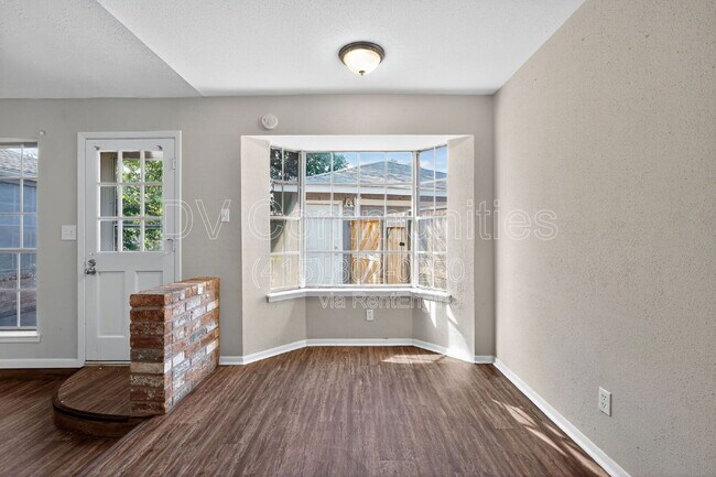 Building Photo - 15707 Lone Tree Dr