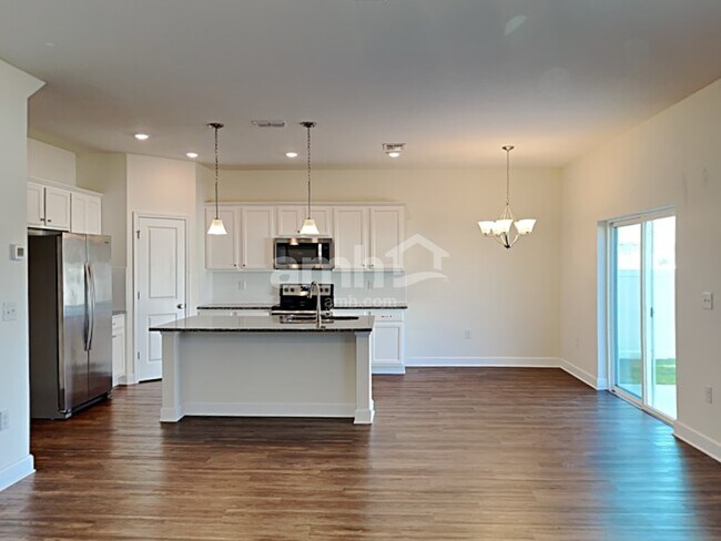 Building Photo - 552 Pointe Dr