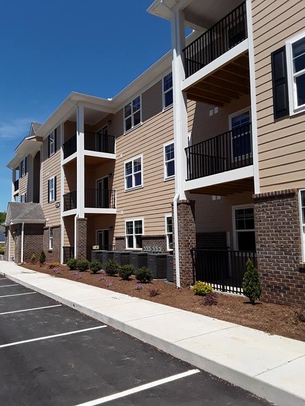 Primary Photo - The Gates at Highland apartment homes