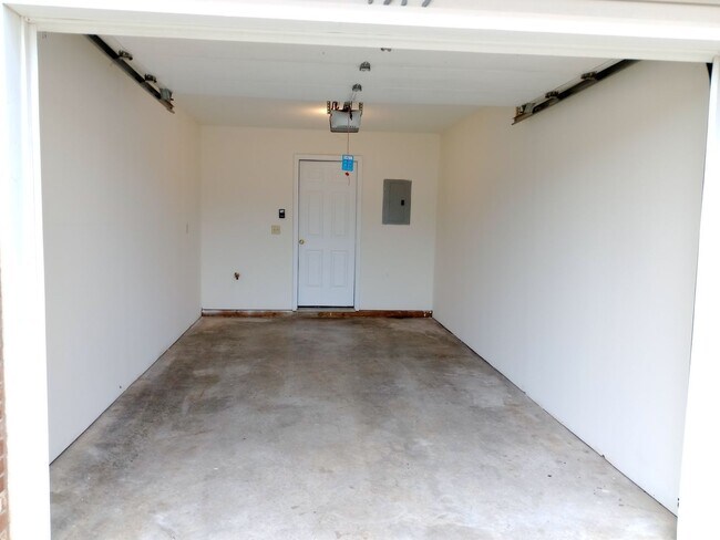 Building Photo - 4917-4919 W. Millbrook Dr.