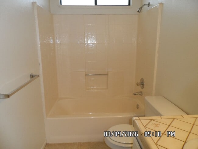 Building Photo - 3 Bedrooms, 1.75 Bathrooms, 2 Car Garage, Fully Fenced, Central Air & Heat, Large Lot, Wood Flooring