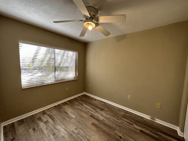 Building Photo - 2735 SW 35th Pl