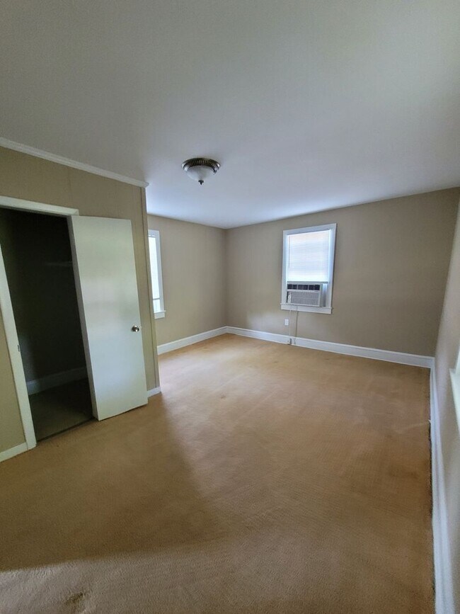 Building Photo - Madison Co. –3Bedroom, 1 Bathroom- Comer, GA – QUIET NEIGHBORHOOD – HOME SITS ON BEAUTIFUL CORNER...