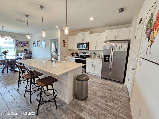 Building Photo - 445 Sorrento Dr