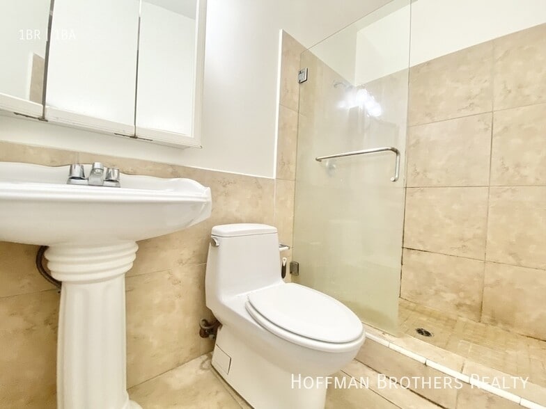 Building Photo - 758 S Carondelet St