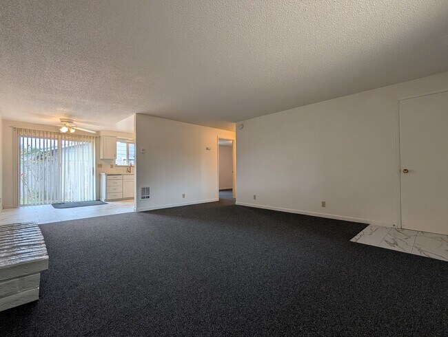Building Photo - Nice 2 Bedroom, 1-Bath Duplex In Thurston Area of Springfield!