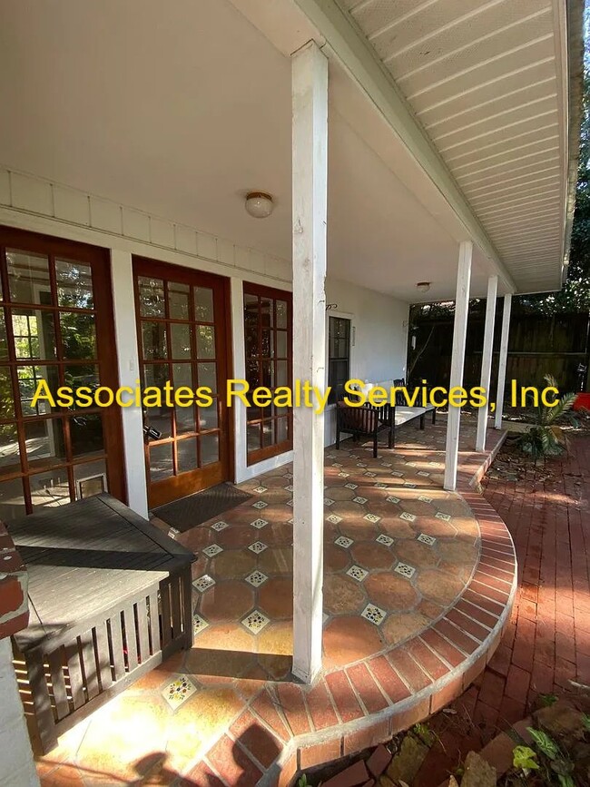 Building Photo - Charming 3 Bedroom w/ study that can be 4th bedroom, 3 Bath Home in Florida Park – Hardwood Floor...