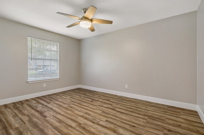 Building Photo - 25519 Many Oak Dr