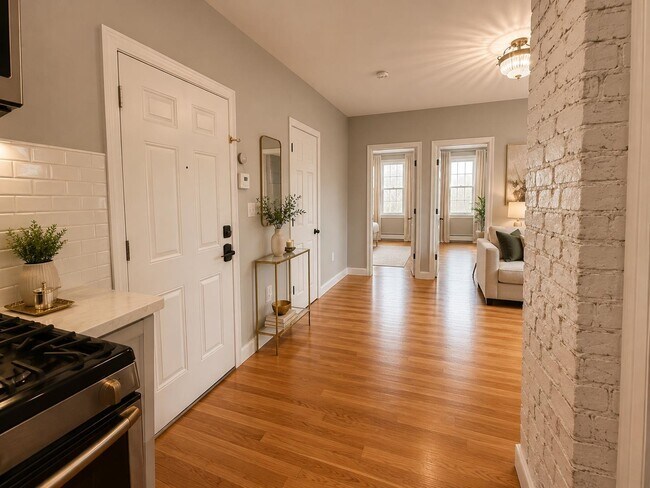 Building Photo - 305 Cator Ave