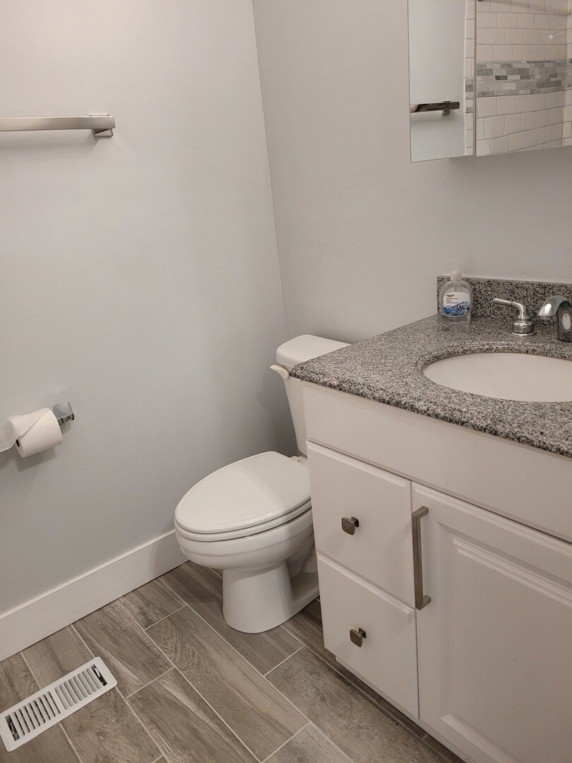 Building Photo - 362 Farmingdale Cir
