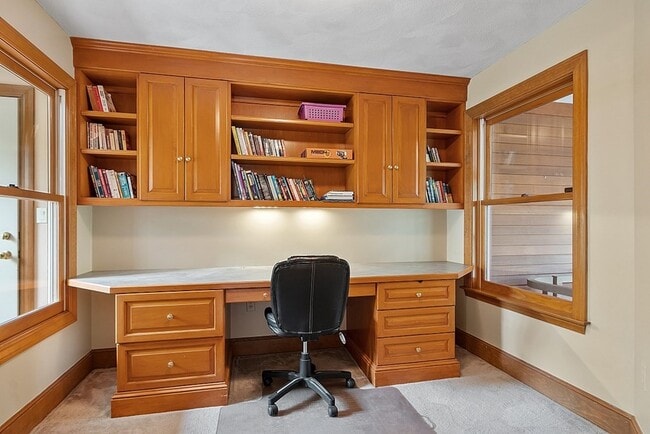 Building Photo - 2 Sunset Ridge