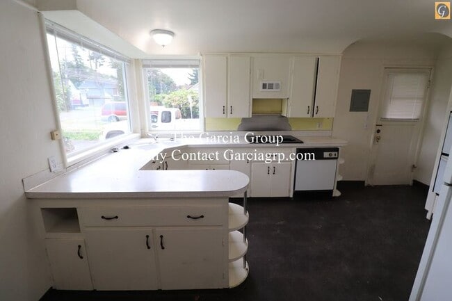 Building Photo - 27 SE 94th Ave