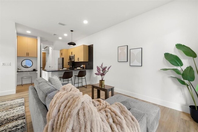 Building Photo - 212 W Euclid Ave