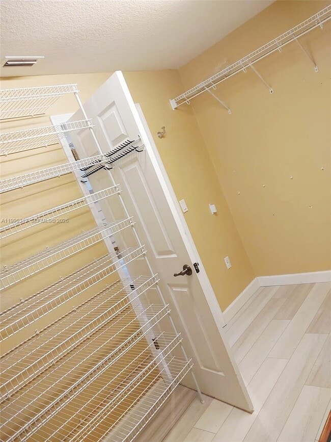 Building Photo - 4031 Santa Barbara Dr