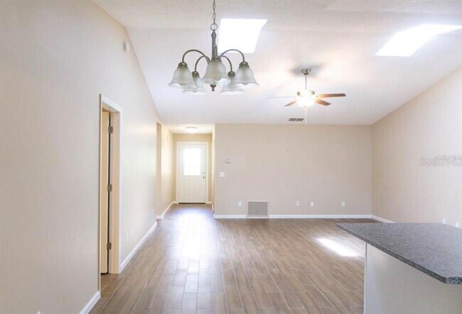 Building Photo - 36 Rainstone Ln