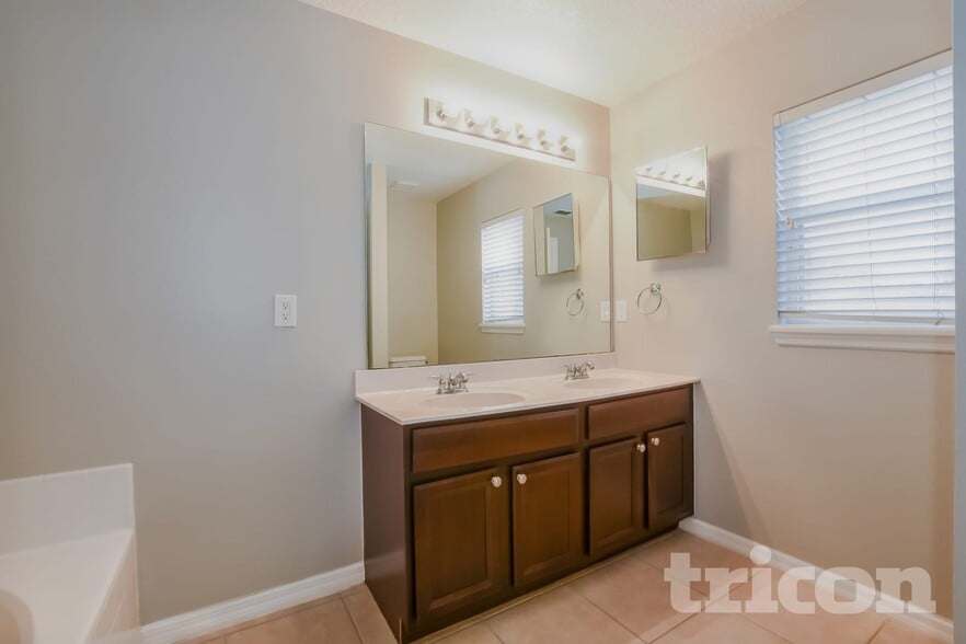 Building Photo - 403 Marathon Ln