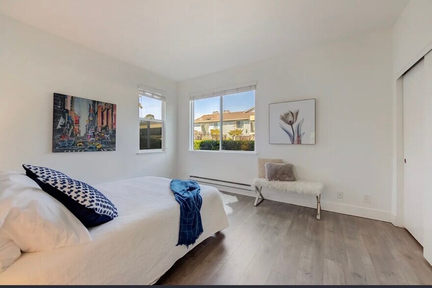 Building Photo - 15 Shoreline Ct