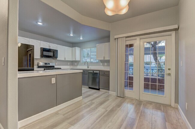 Building Photo - Corner Unit Condo in Gated Summerlin Community with Pool & Spa – 2 Bed, 2 Bath, Large Covered Patio