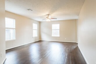 Building Photo - 21818 Hemlock Park Dr