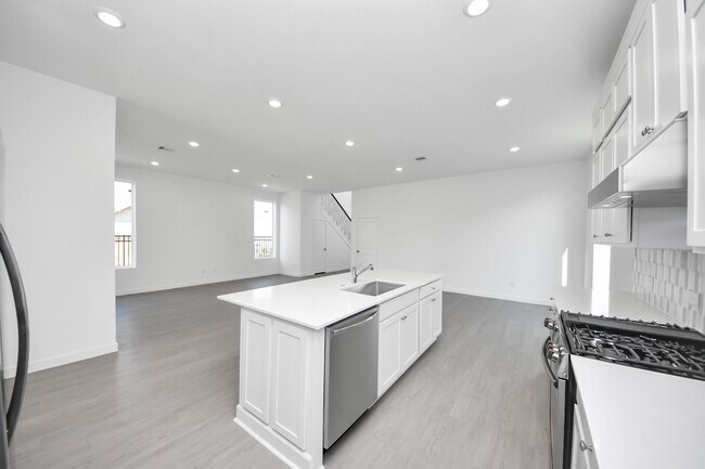 Building Photo - 27111 Blue Pool Dr